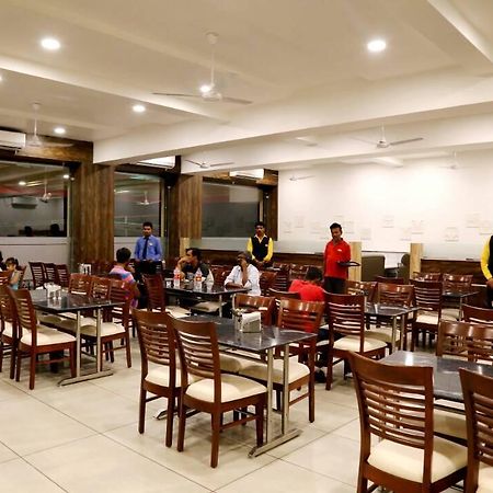 Virat Hotel & Guest House Radhanpur Exterior photo