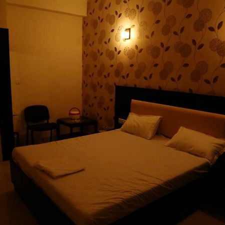 Virat Hotel & Guest House Radhanpur Exterior photo