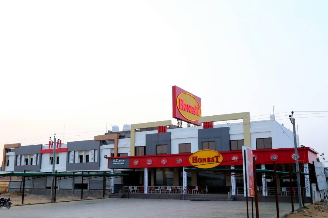 Virat Hotel & Guest House Radhanpur Exterior photo